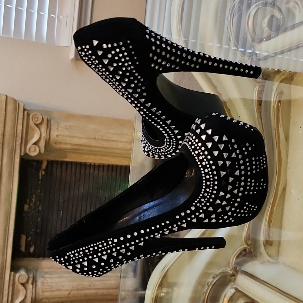 Size 8 studded Black heels